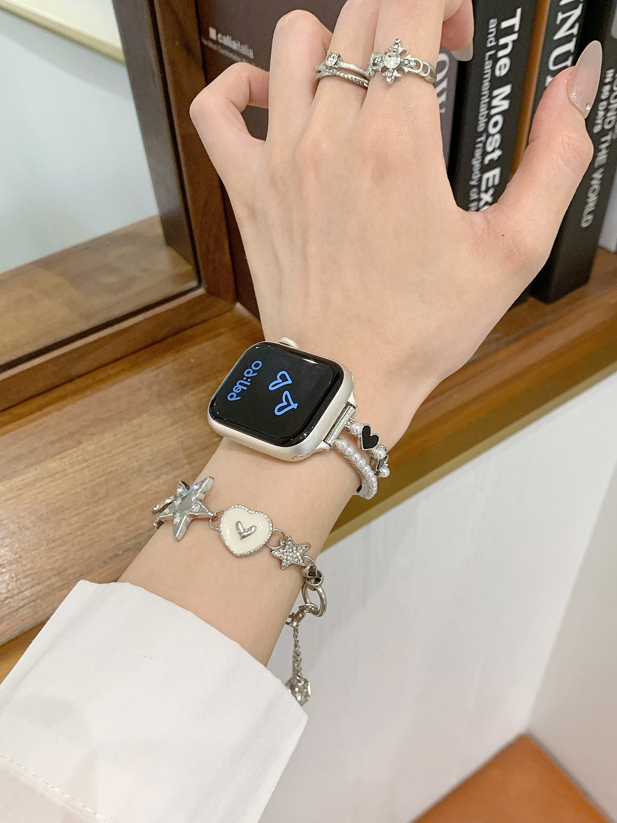 Heart Pearl Bracelet Band for Apple Watch — Faux Pearl Strands, Enamel Hearts, Fits 38–49mm