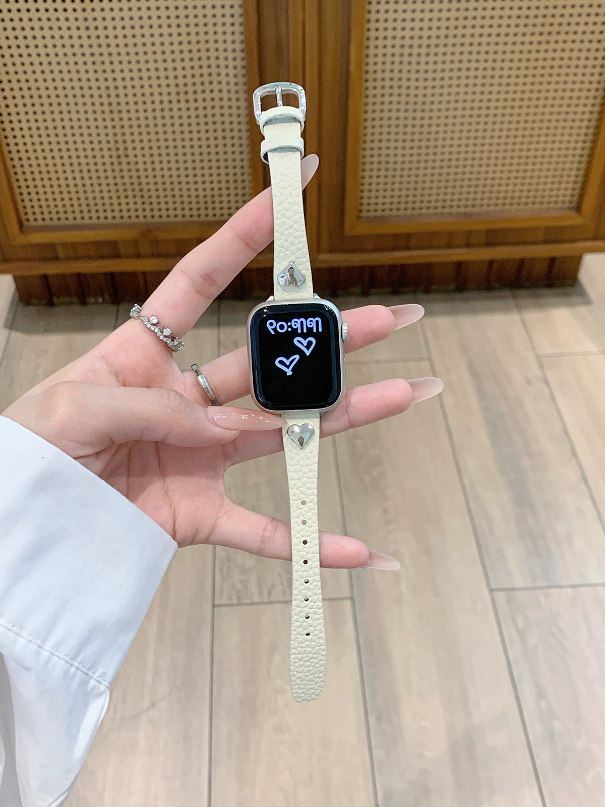 Heart-Studded Slim Leather Watch Band for Apple Watch — Soft Pebbled Leather, 7 Colors, Fits 38–49mm