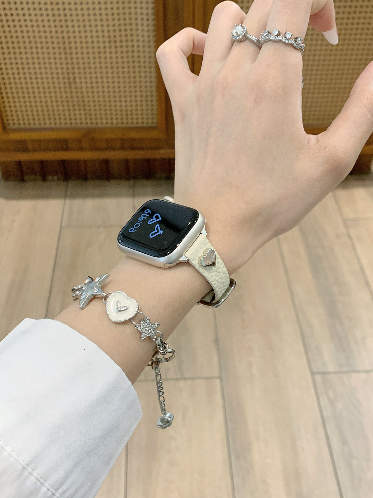 Heart-Studded Slim Leather Watch Band for Apple Watch — Soft Pebbled Leather, 7 Colors, Fits 38–49mm