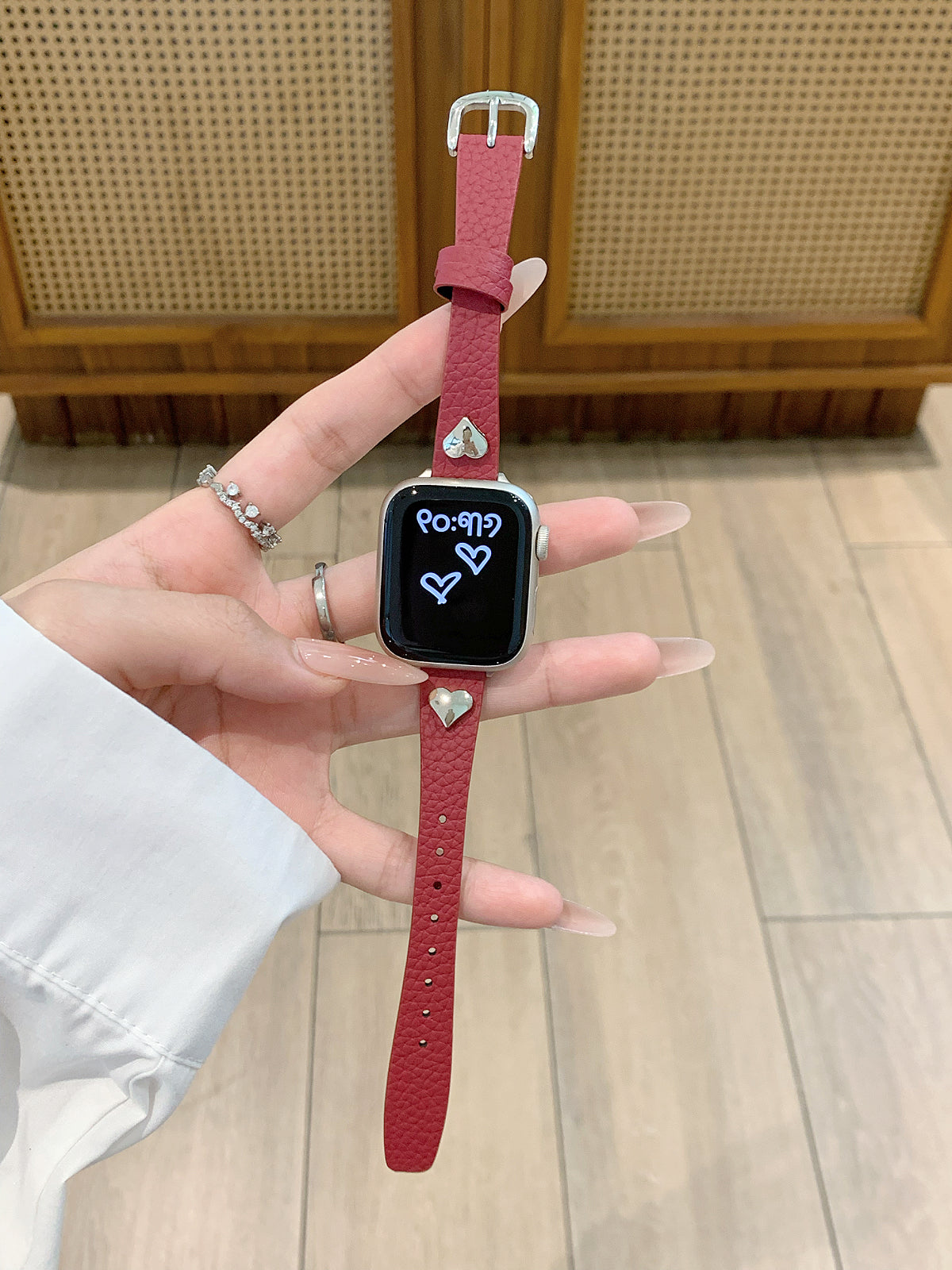 Heart-Studded Slim Leather Watch Band for Apple Watch — Soft Pebbled Leather, 7 Colors, Fits 38–49mm
