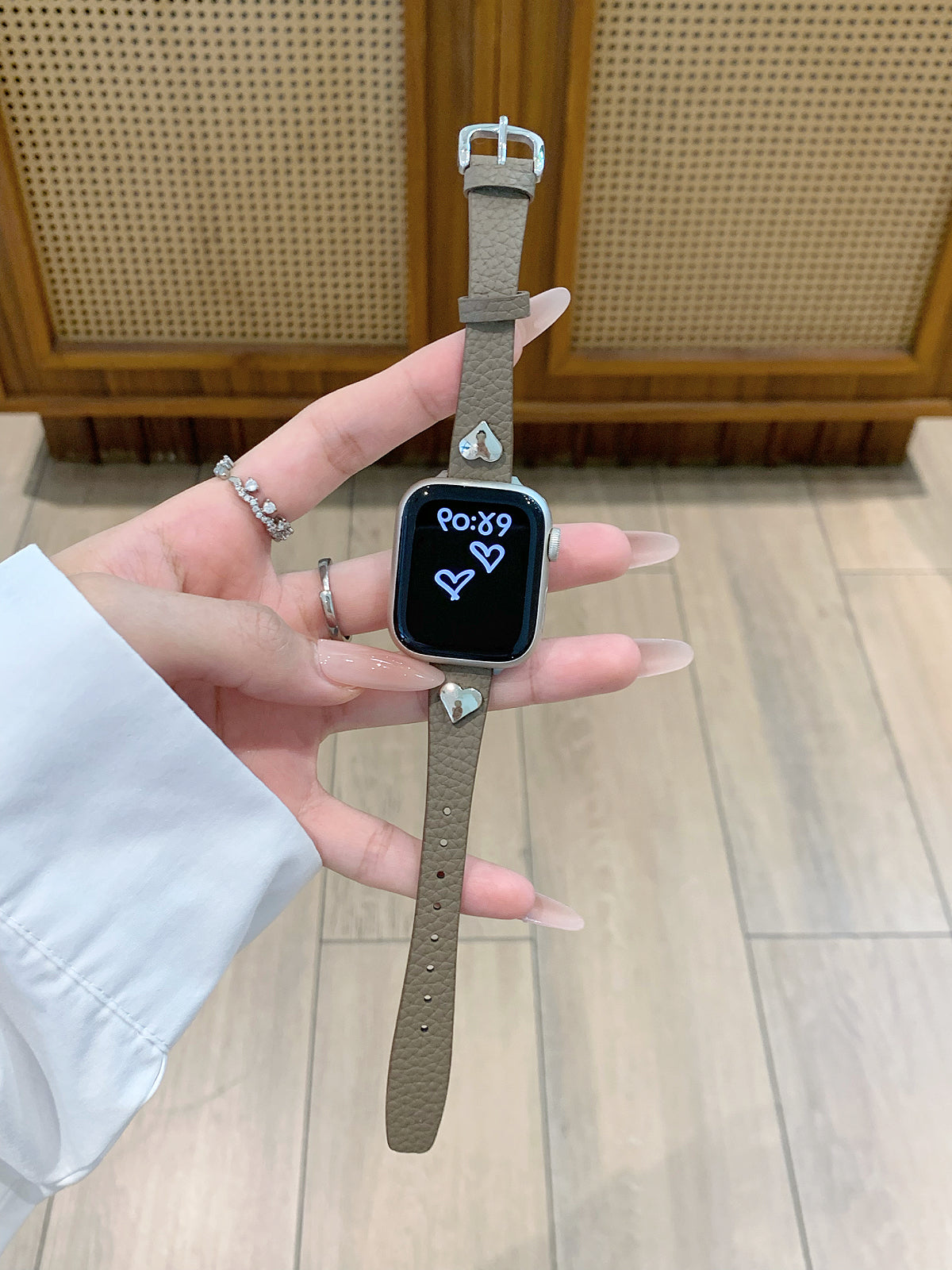 Heart-Studded Slim Leather Watch Band for Apple Watch — Soft Pebbled Leather, 7 Colors, Fits 38–49mm