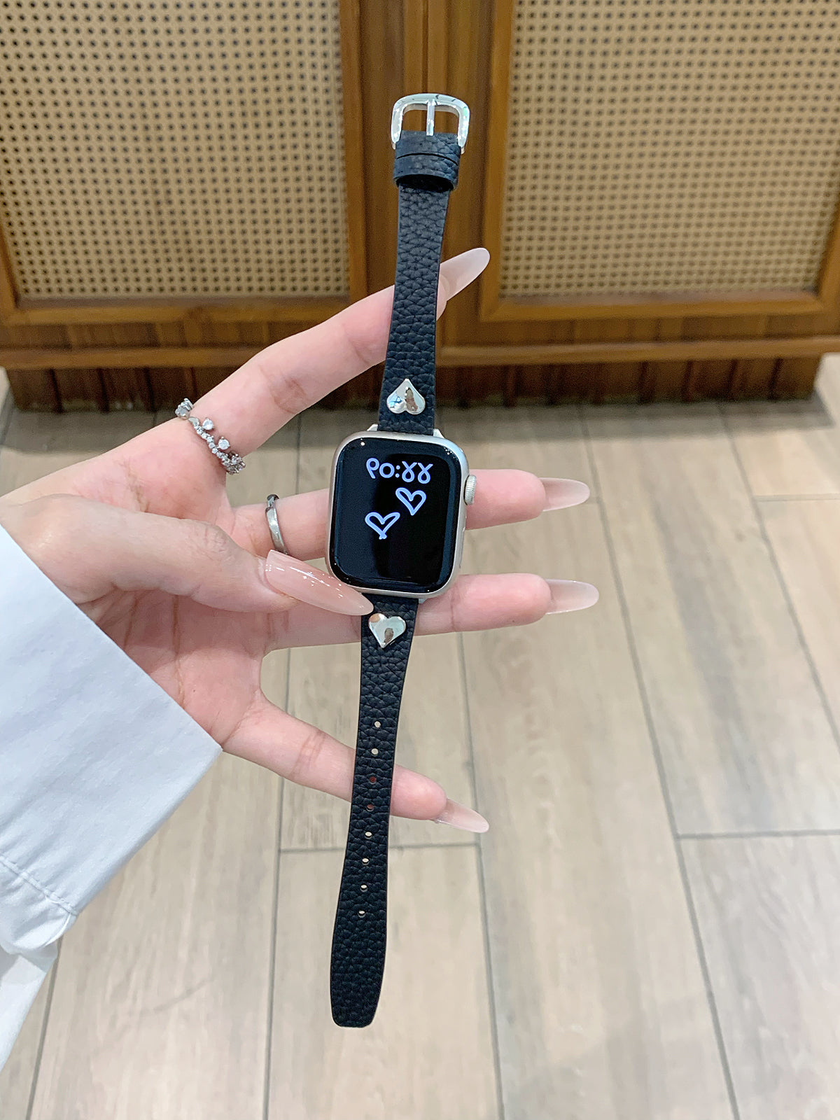 Heart-Studded Slim Leather Watch Band for Apple Watch — Soft Pebbled Leather, 7 Colors, Fits 38–49mm