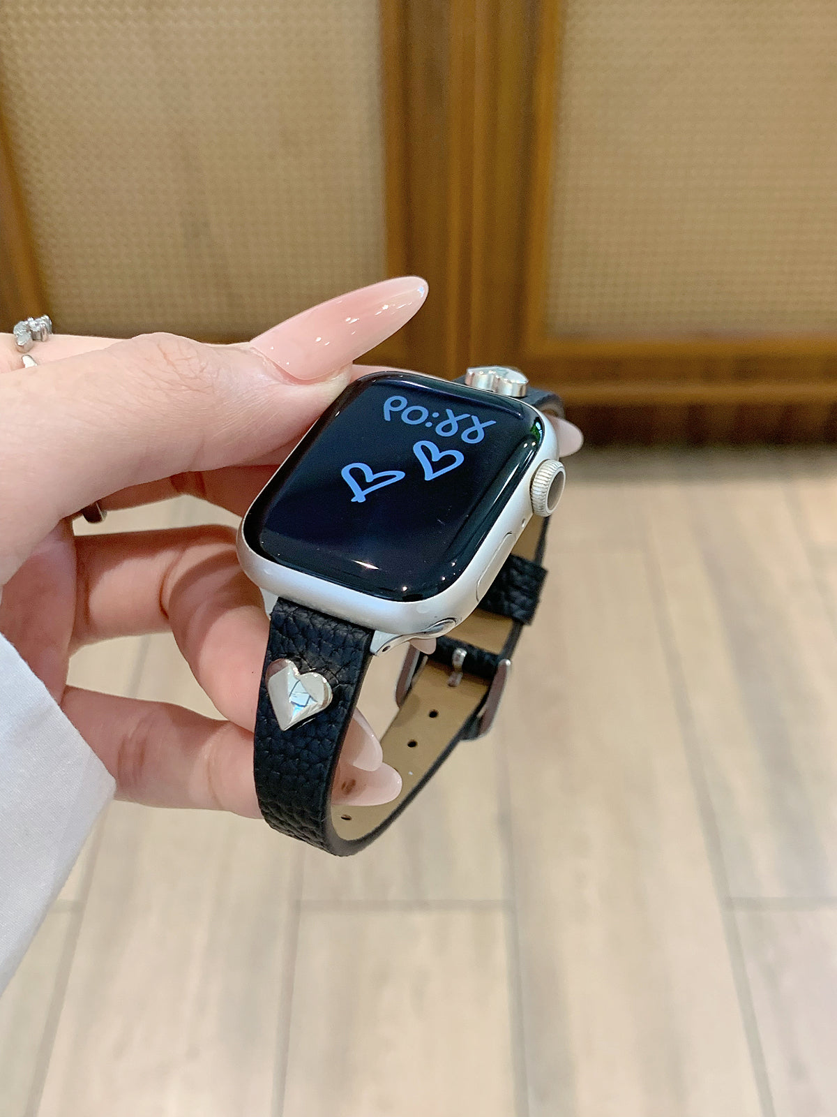 Heart-Studded Slim Leather Watch Band for Apple Watch — Soft Pebbled Leather, 7 Colors, Fits 38–49mm