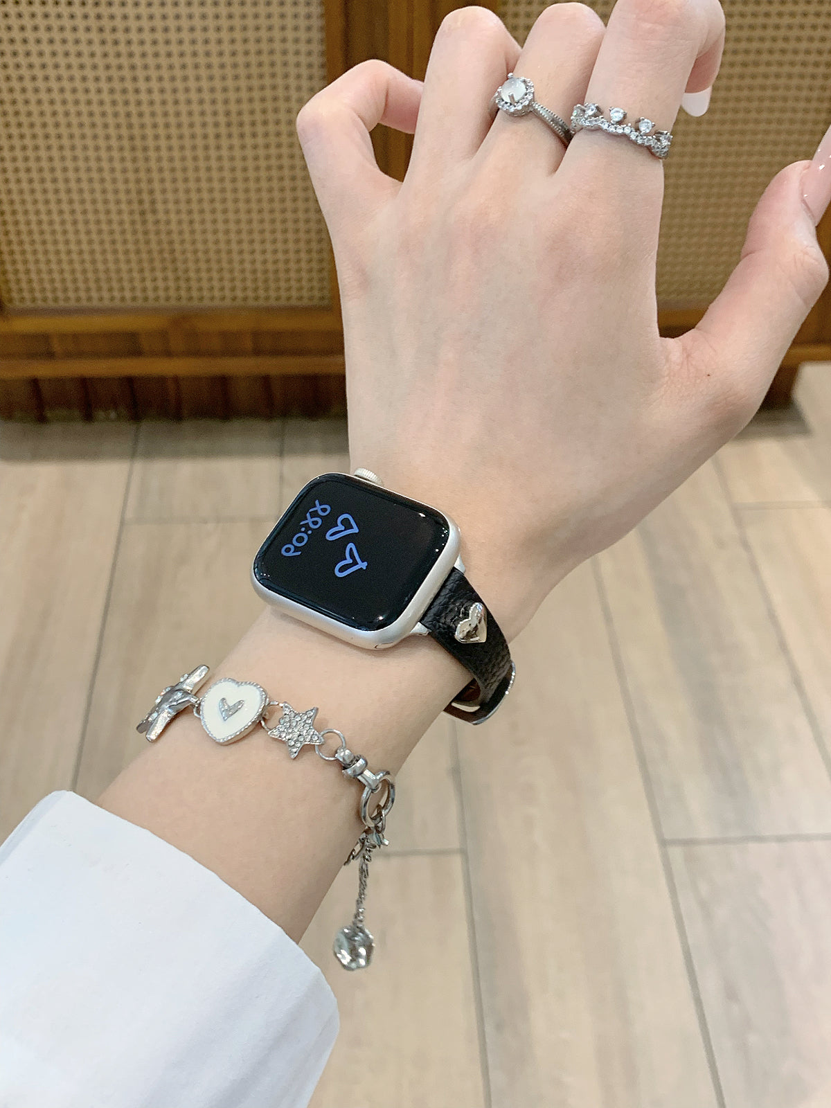 Heart-Studded Slim Leather Watch Band for Apple Watch — Soft Pebbled Leather, 7 Colors, Fits 38–49mm