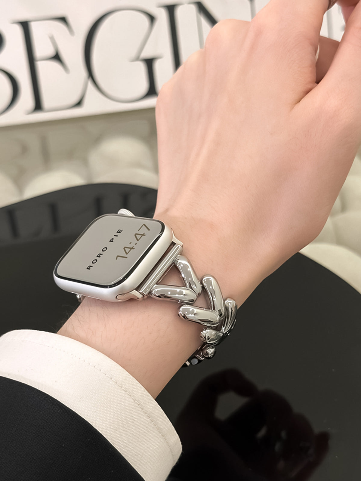 Bracelle Chevron V-Link Metal Band for Apple Watch — Power Dressing for Your Wrist, 5 Colors, 38–49mm
