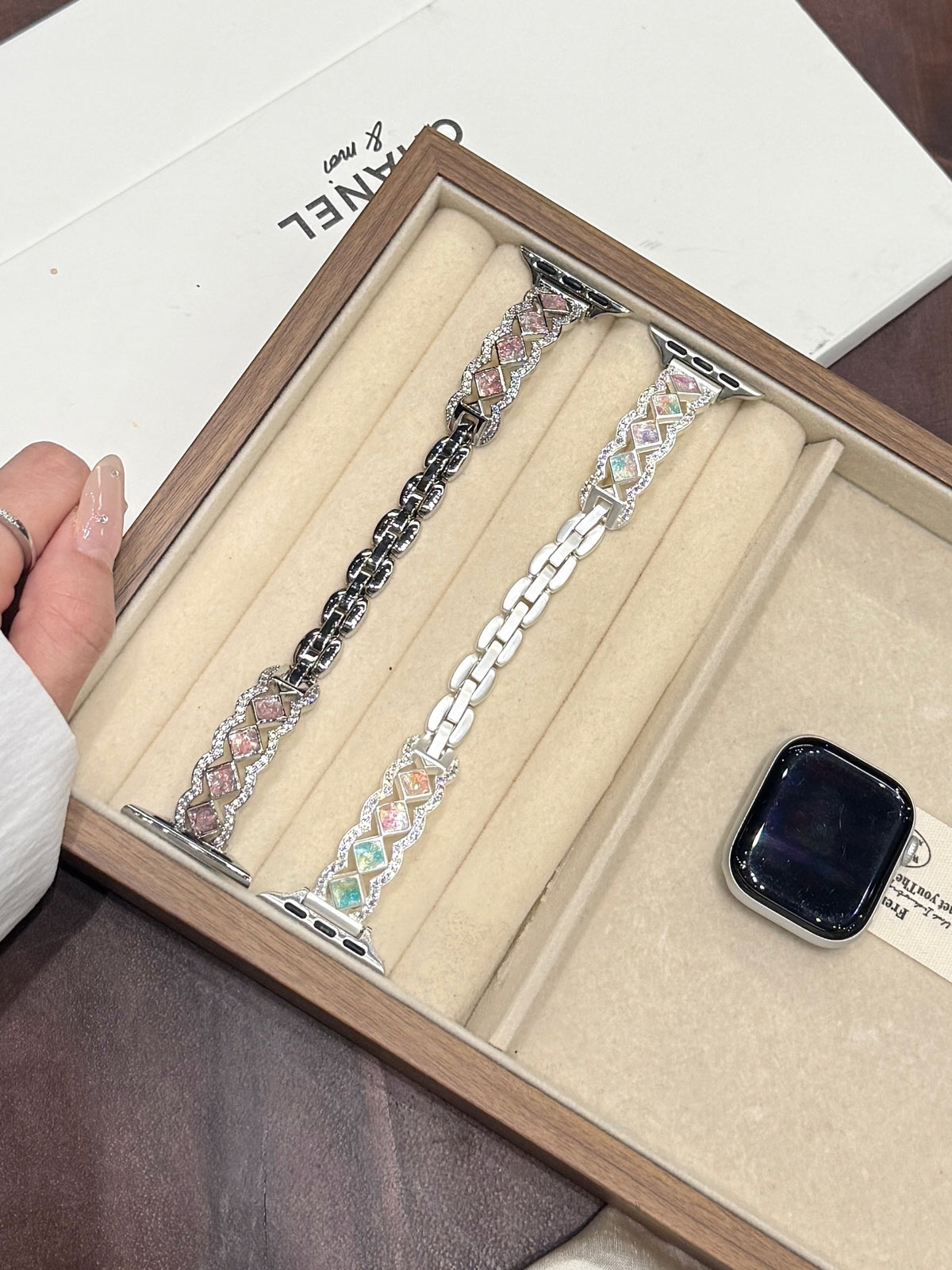 Bracelle Metal Band for Apple Watch — Kite-Cut Aurora Stones, Woven Links, 38–49mm