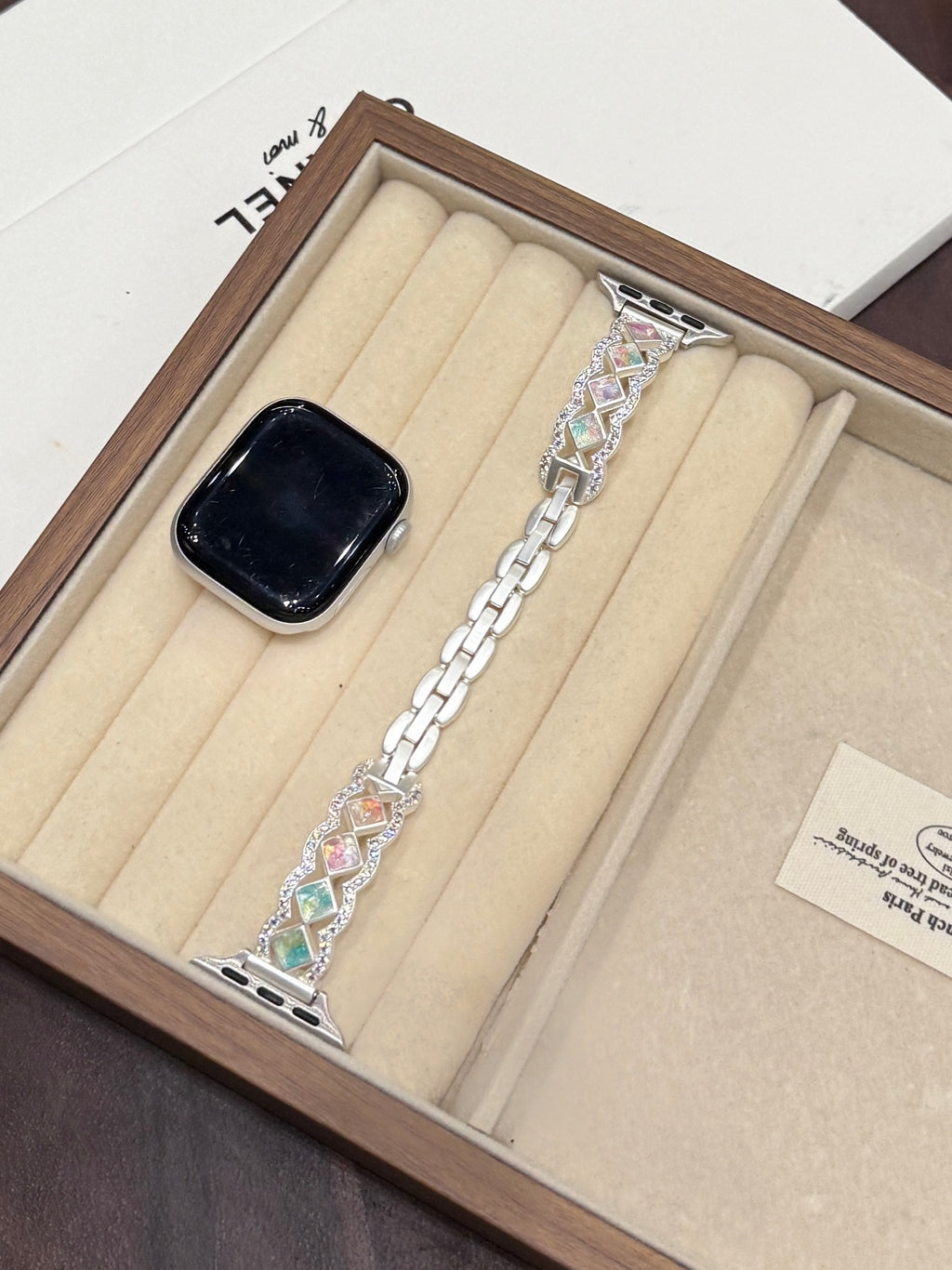 Bracelle Metal Band for Apple Watch — Kite-Cut Aurora Stones, Woven Links, 38–49mm