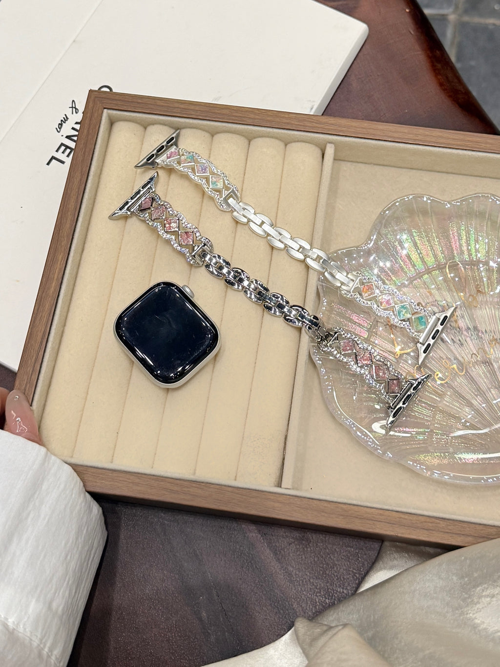 Bracelle Metal Band for Apple Watch — Kite-Cut Aurora Stones, Woven Links, 38–49mm