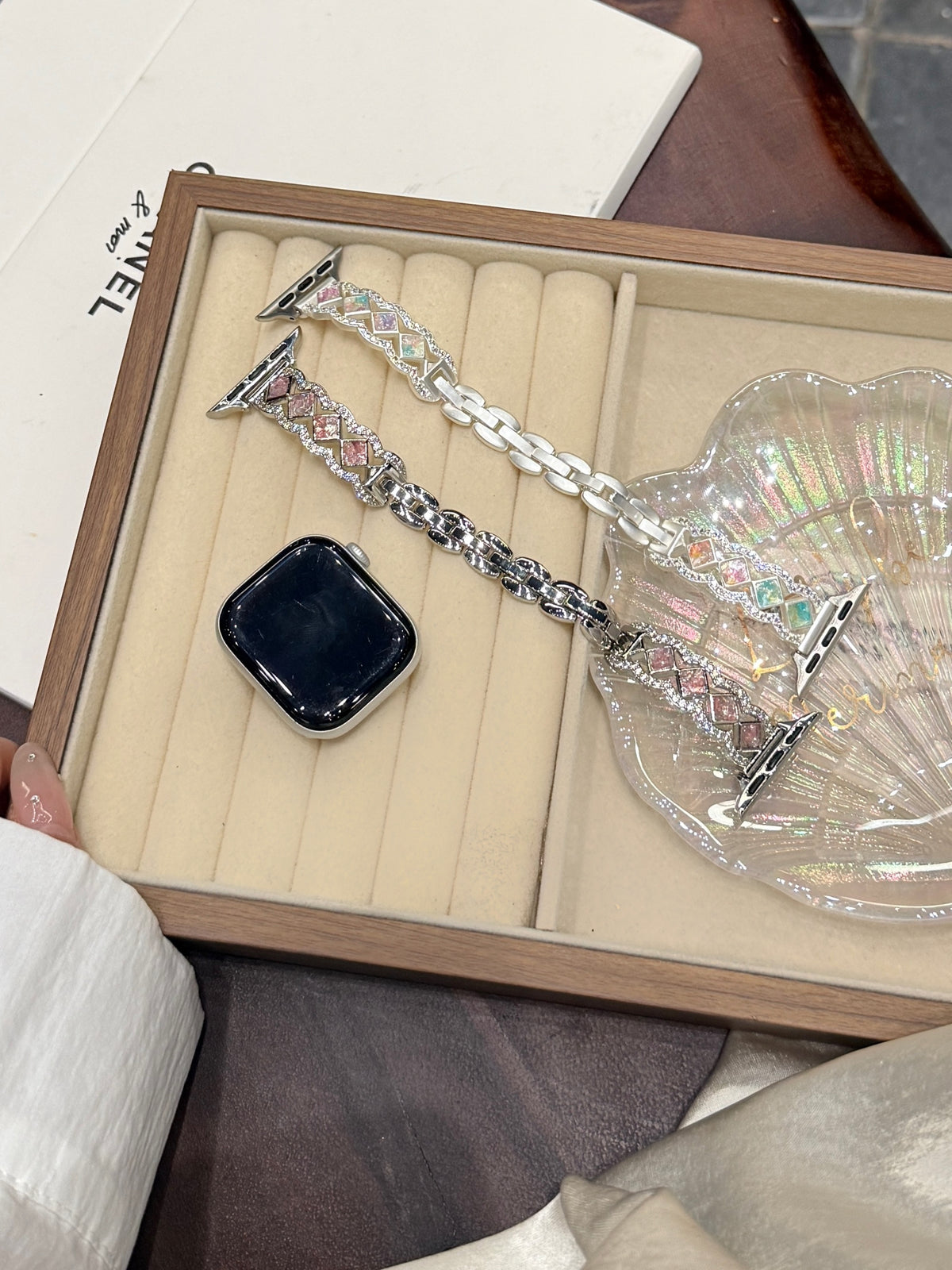 Bracelle Metal Band for Apple Watch — Kite-Cut Aurora Stones, Woven Links, 38–49mm