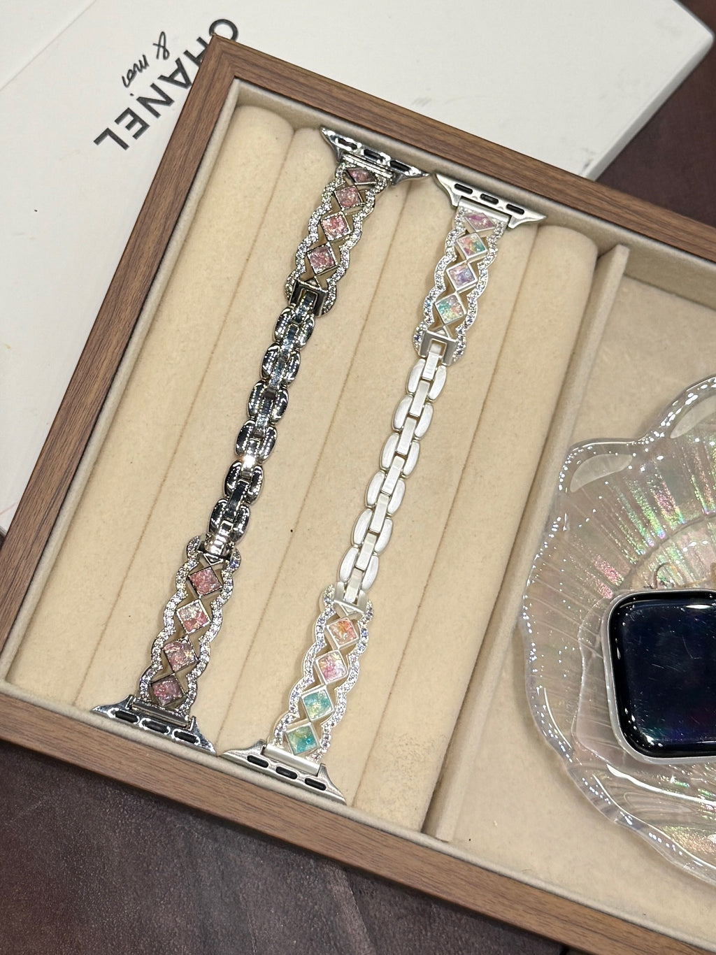 Bracelle Metal Band for Apple Watch — Kite-Cut Aurora Stones, Woven Links, 38–49mm