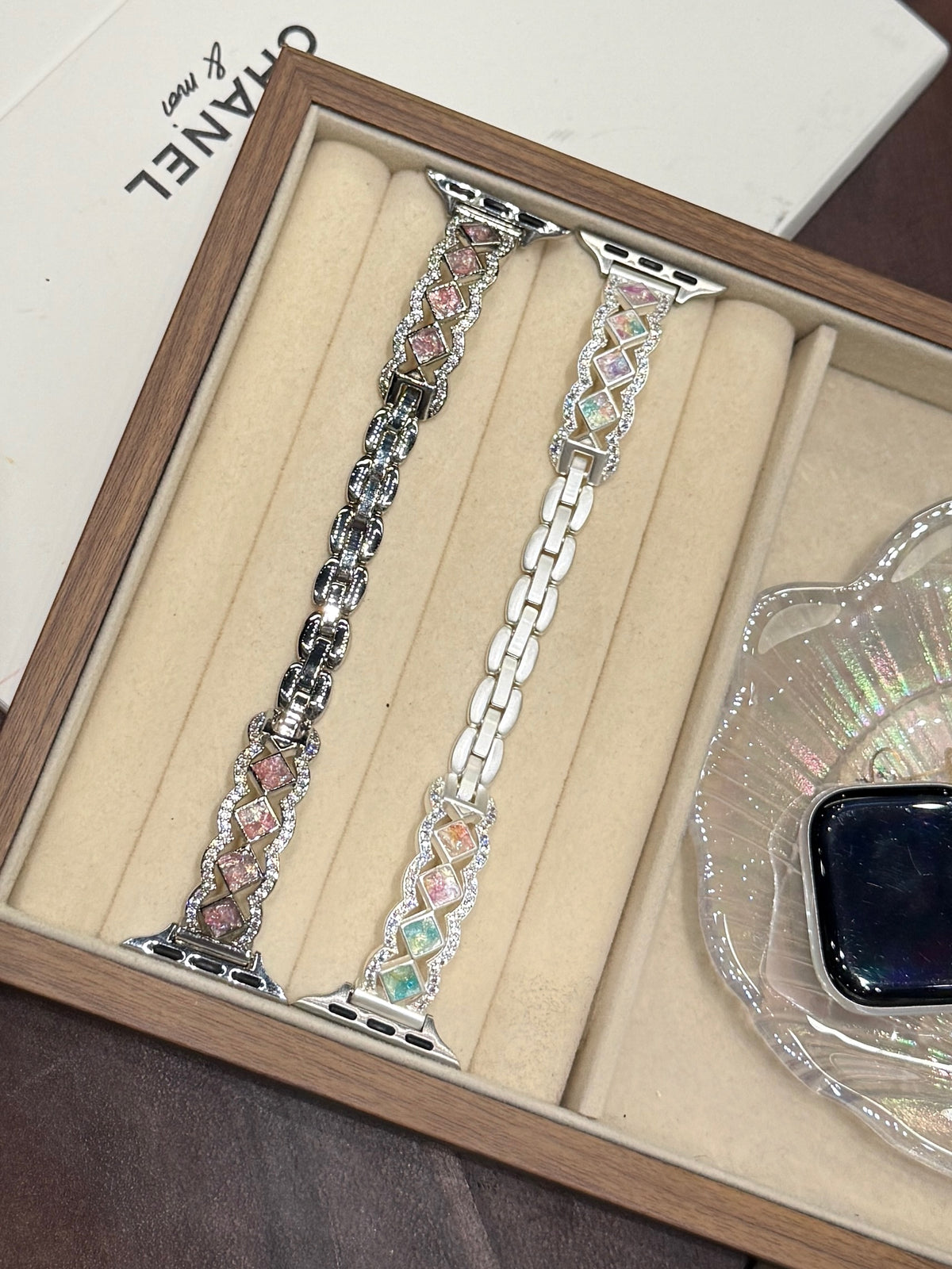 Bracelle Metal Band for Apple Watch — Kite-Cut Aurora Stones, Woven Links, 38–49mm