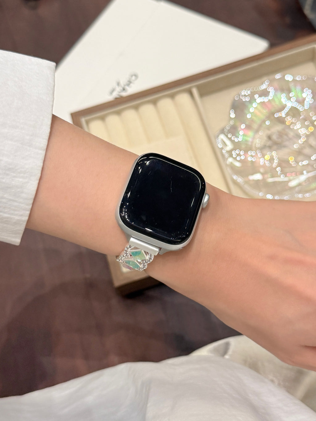 Bracelle Metal Band for Apple Watch — Kite-Cut Aurora Stones, Woven Links, 38–49mm
