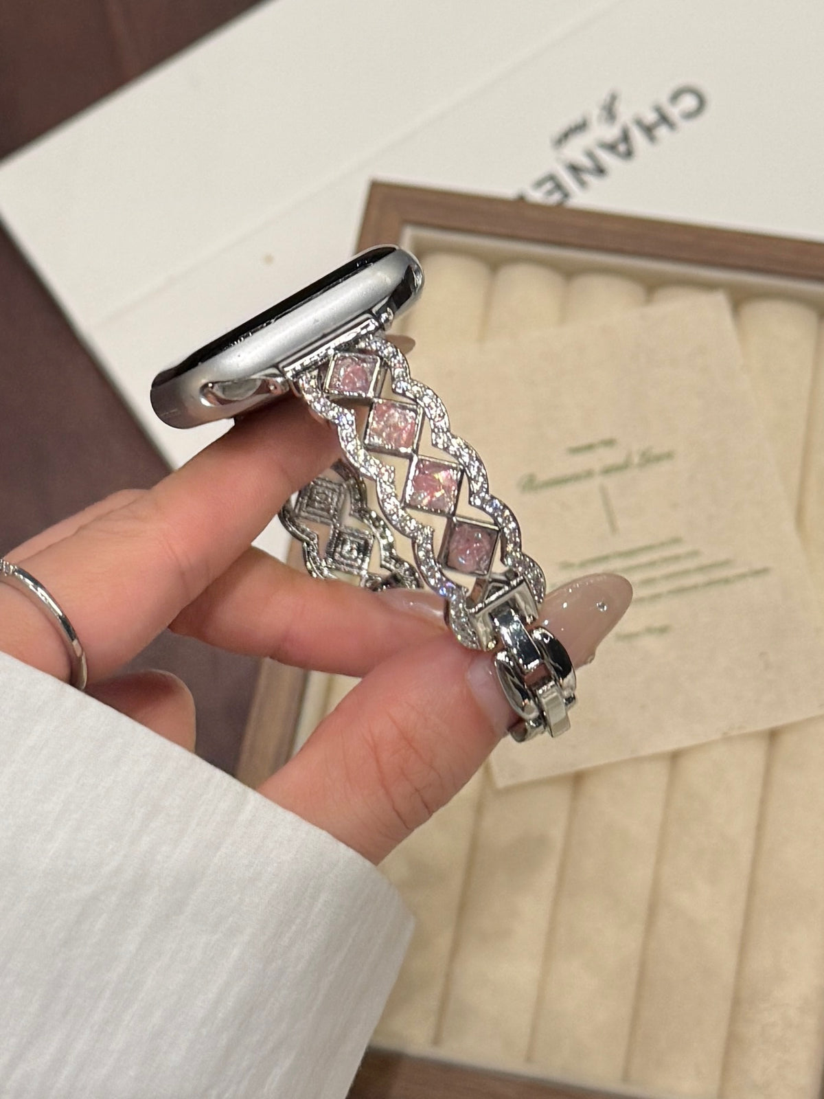 Bracelle Metal Band for Apple Watch — Kite-Cut Aurora Stones, Woven Links, 38–49mm