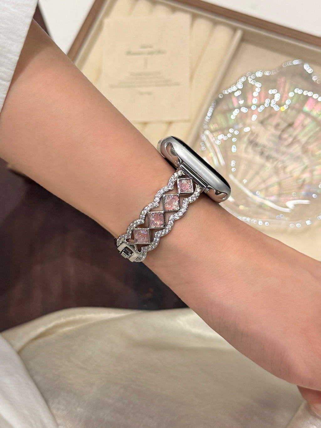 Bracelle Metal Band for Apple Watch — Kite-Cut Aurora Stones, Woven Links, 38–49mm
