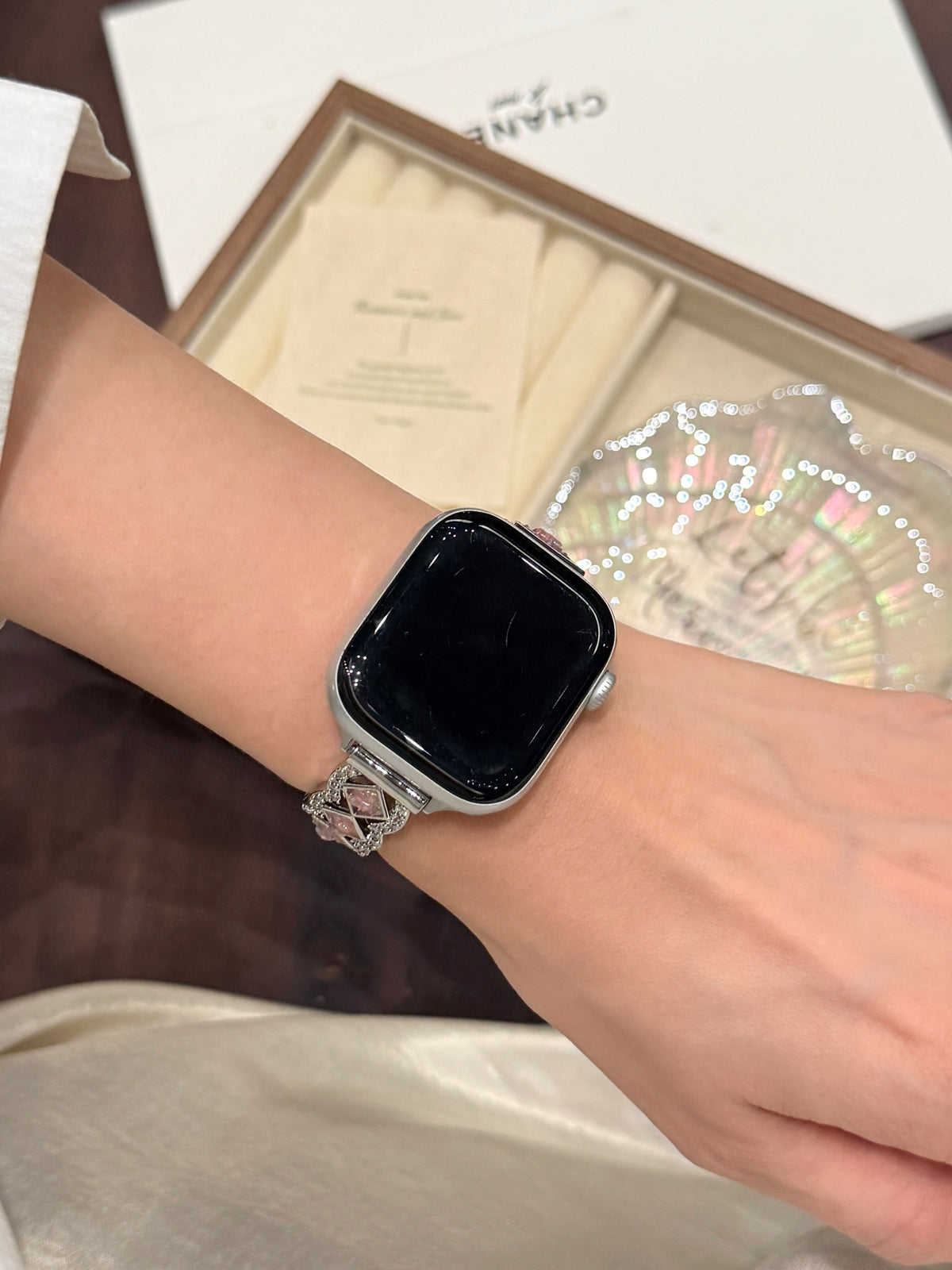 Bracelle Metal Band for Apple Watch — Kite-Cut Aurora Stones, Woven Links, 38–49mm